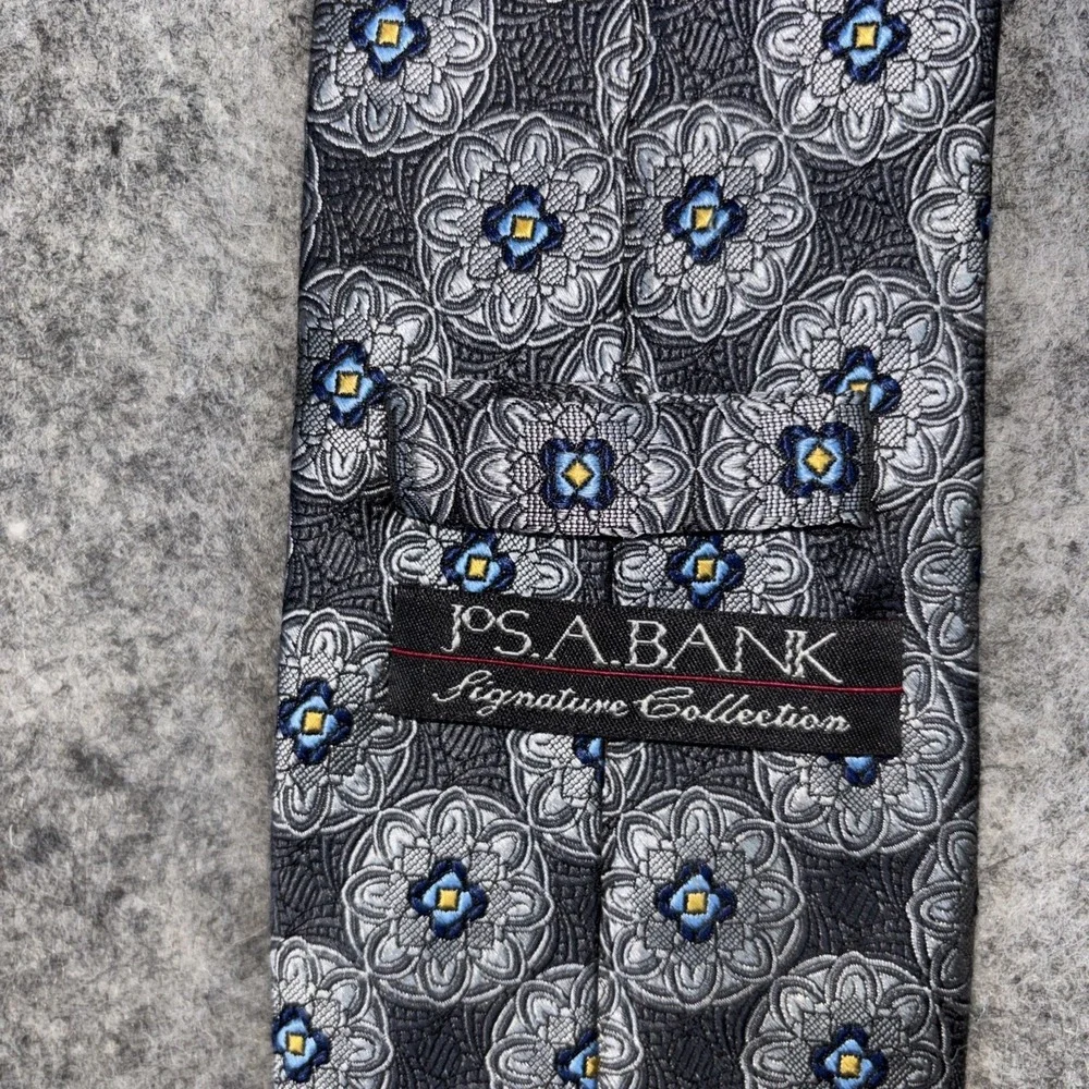 Jos. A.‎ Bank Signature Men's Golden Blue Diamond Weave 100% Silk Neck Tie